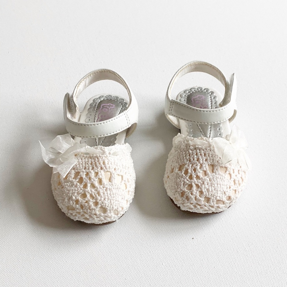 White crochet pediped infant shoes